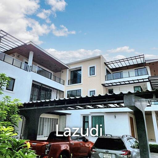 9 Bed 1,896 SQ.M House for sale Soi Punnawithi 27