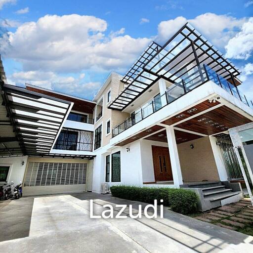 9 Bed 1,896 SQ.M House for sale Soi Punnawithi 27