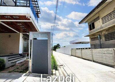 9 Bed 1,896 SQ.M House for sale Soi Punnawithi 27