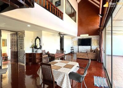 Fully Renovated 4 Bed 2 Bath Condo in Jomtien ABPC1175