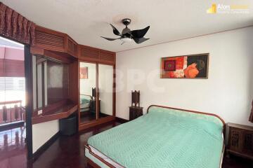 Fully Renovated 4 Bed 2 Bath Condo in Jomtien ABPC1175