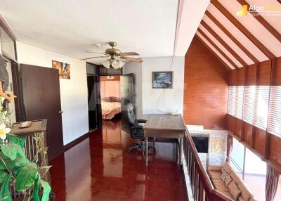 Fully Renovated 4 Bed 2 Bath Condo in Jomtien ABPC1175