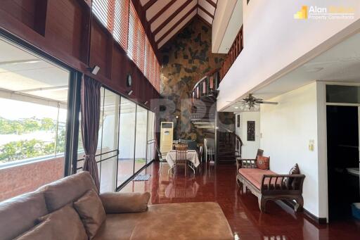 Fully Renovated 4 Bed 2 Bath Condo in Jomtien ABPC1175