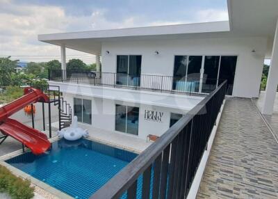 Modern 6 Bed 5 Bath Pool Villa in East Pattaya ABPC1075