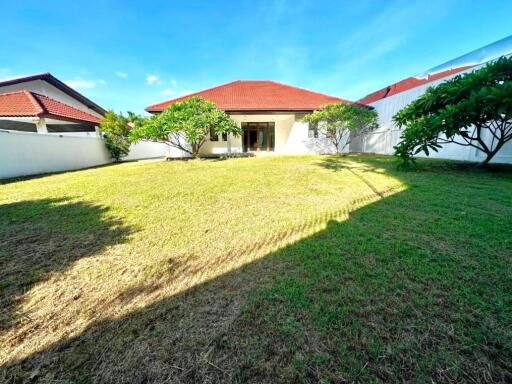 3-Bedroom House with a Spacious Garden