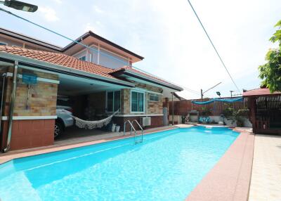 Backyard with swimming pool