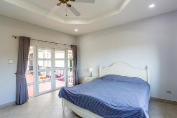 Spacious 4 Bed 3 Bath Pool Villa For Sale with Brand New Kitchen in Stuart Park