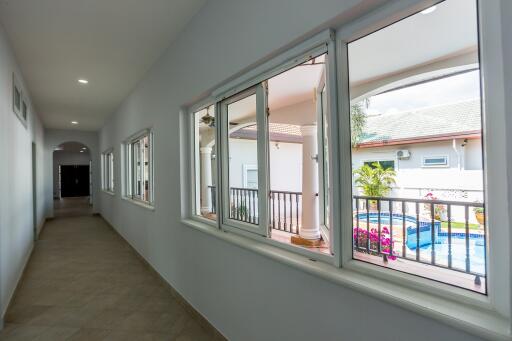 Spacious 4 Bed 3 Bath Pool Villa For Sale with Brand New Kitchen in Stuart Park