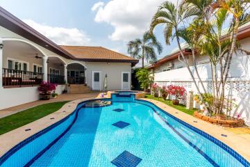 Spacious 4 Bed 3 Bath Pool Villa For Sale with Brand New Kitchen in Stuart Park