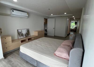 2-BR Condo at The Trendy Condominium near BTS Nana