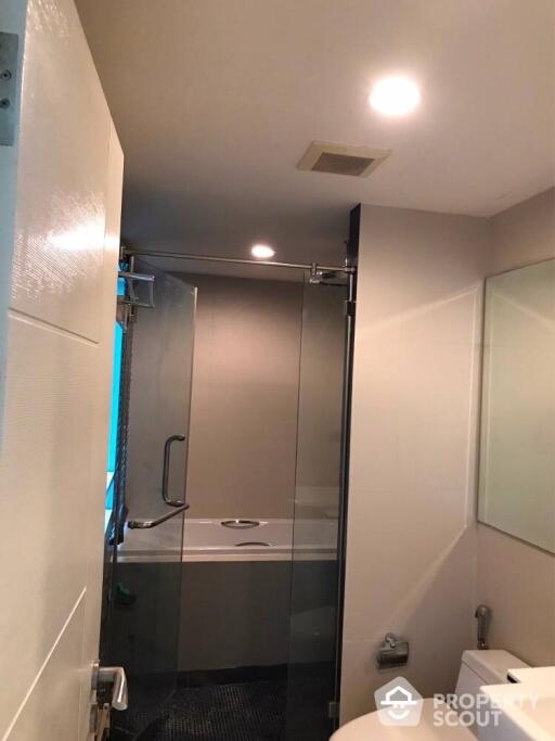 2-BR Condo at The Crest Sukhumvit 24 near BTS Phrom Phong