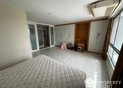 1-BR Condo at Bangkok Garden in Chong Nonsi