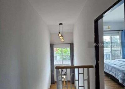 Detached house, 2 floors, 3 bedrooms, 3 bathrooms, in San Kamphaeng zone, near Charoen Charoen market.