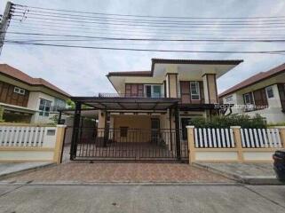 Detached house, 2 floors, 3 bedrooms, 3 bathrooms, in San Kamphaeng zone, near Charoen Charoen market.