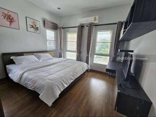 Detached house, 2 floors, 3 bedrooms, 3 bathrooms, in San Kamphaeng zone, near Charoen Charoen market.