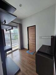 Detached house, 2 floors, 3 bedrooms, 3 bathrooms, in San Kamphaeng zone, near Charoen Charoen market.