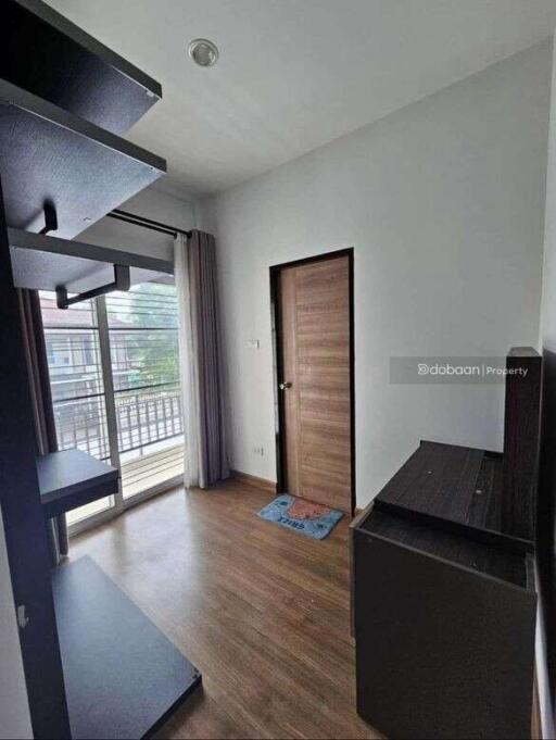 Detached house, 2 floors, 3 bedrooms, 3 bathrooms, in San Kamphaeng zone, near Charoen Charoen market.