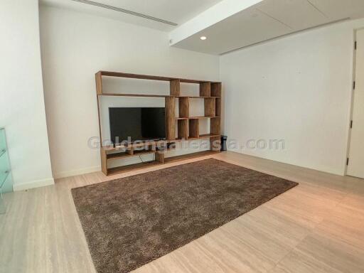 2 Bedrooms Duplex Condo at 185 Rajadamri, Lumphini