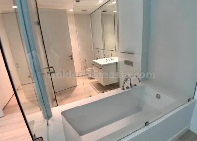 2 Bedrooms Duplex Condo at 185 Rajadamri, Lumphini