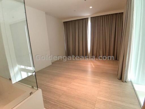 2 Bedrooms Duplex Condo at 185 Rajadamri, Lumphini