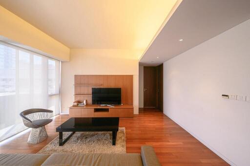 Hansar Rajdamri - High floor - 138 sqm. and 2 bedrooms, 2 bathrooms l Private Lift