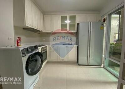 Spacious 3 Bed Condo for Rent Just Steps from BTS Thong Lo