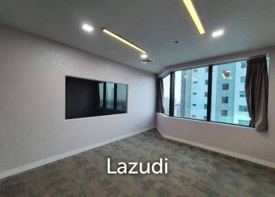 Premium Office Space for Sale in Huaykwang