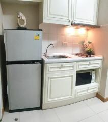 Compact Kitchen with Modern Amenities