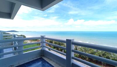 Balcony with ocean view