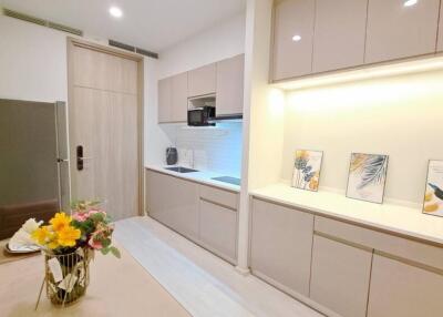 Modern kitchen with built-in appliances and decorative elements