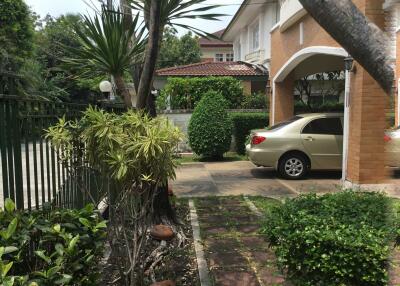 Exterior view of the house with garden and driveway