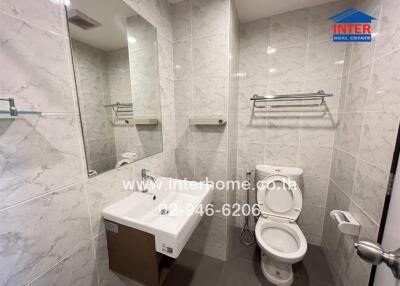 Modern bathroom with marble tiles and fixtures