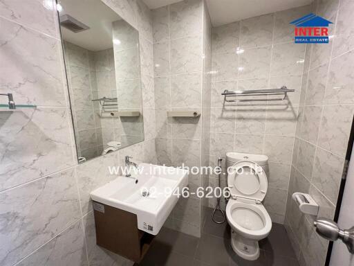 Modern bathroom with marble tiles and fixtures