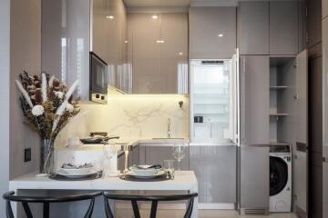 Modern kitchen with dining area