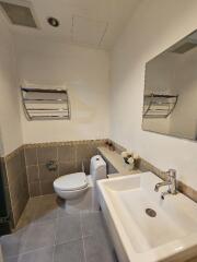 A modern bathroom with white fixtures