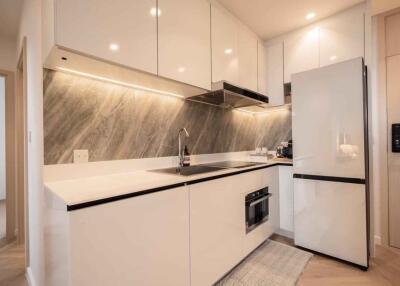 Modern kitchen with white cabinets and marble backsplash