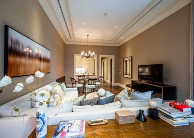 Spacious and well-decorated living area with a view of the dining room and kitchen.