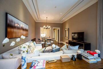 Spacious and well-decorated living area with a view of the dining room and kitchen.