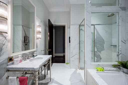 Modern bathroom with marble finishes