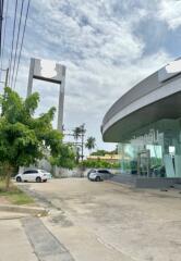 Commercial building exterior with parking lot