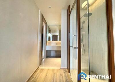 Direct Sea View 2-bed Condo in Pattayas Arom Jomtien,