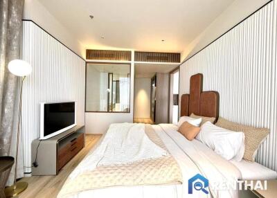 Direct Sea View 2-bed Condo in Pattayas Arom Jomtien,