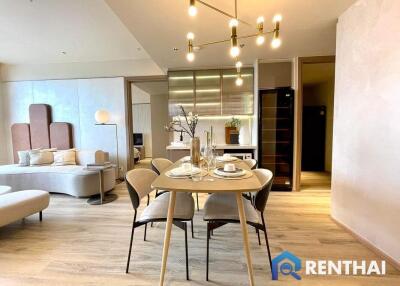 Direct Sea View 2-bed Condo in Pattayas Arom Jomtien,