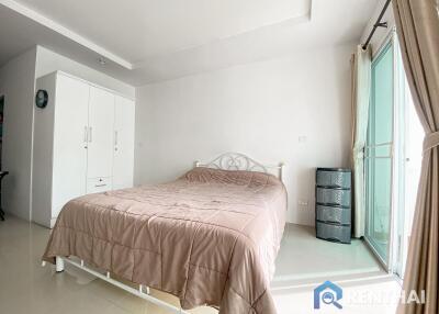 Fully Furnished Beach 7 Condo Studio in Pattaya for Sale - 1.15M Thb