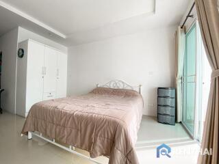 Fully Furnished Beach 7 Condo Studio in Pattaya for Sale - 1.15M Thb