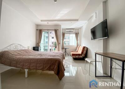 Fully Furnished Beach 7 Condo Studio in Pattaya for Sale - 1.15M Thb