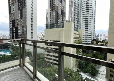 Large 1-Bedroom Condo Sukhumvit 24