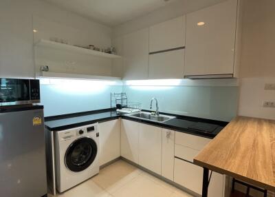 Large 1-Bedroom Condo Sukhumvit 24