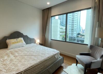 Large 1-Bedroom Condo Sukhumvit 24