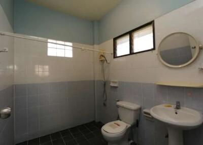 3 ห้องนอน, 2 ห้องน้ำ บ้าน ราคา ฿ 15,000/เดือน